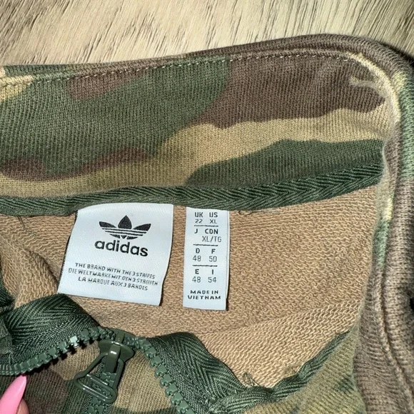 ⭐ Adidas Camouflage Zip-Up Hoodie - Olive and Khaki⭐ - Picture 3 of 4